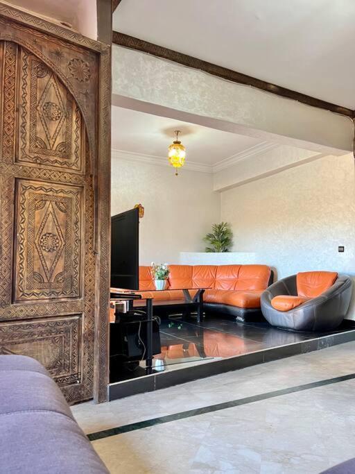 Fully Renovated Stylish / Pool Apartment
