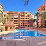 Fully Renovated Stylish Apartment / Pool